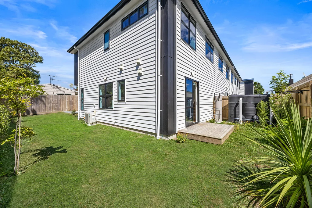 Pakuranga 3房 阳光后院+实用三房｜约170㎡用地，演绎从容生活 3-Car Parking Capacity plus Big Backyard for family