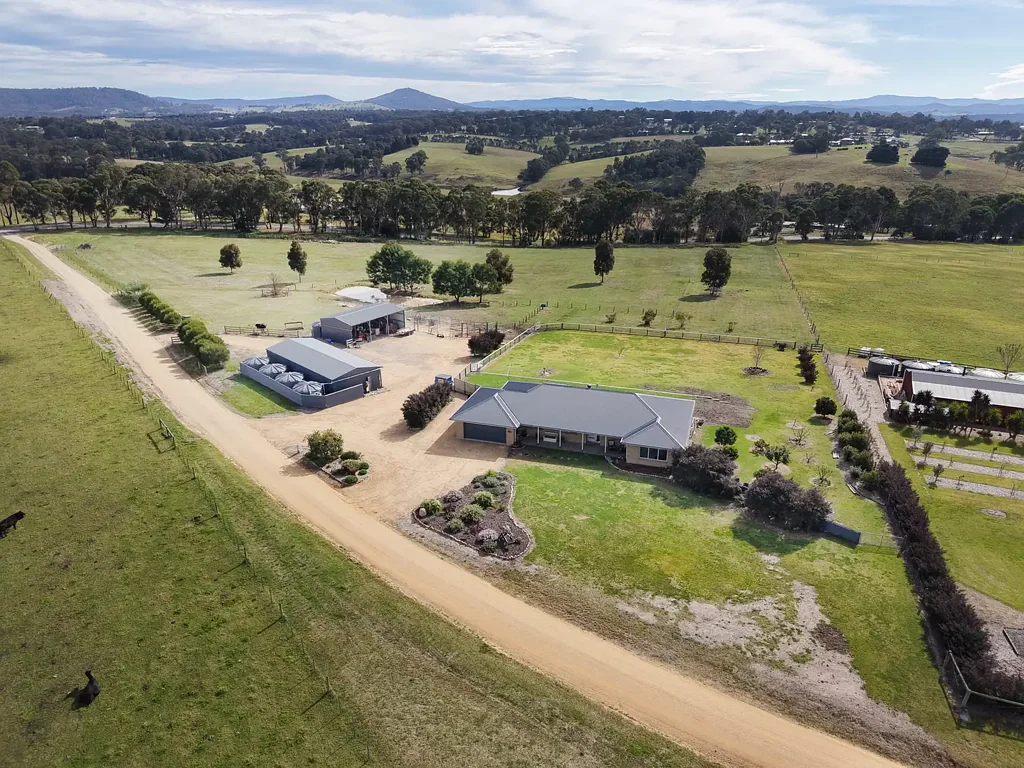 Wy Yung 3 Bedroom Space, Views & a Well-Equipped 10-Acre Hobby Farm