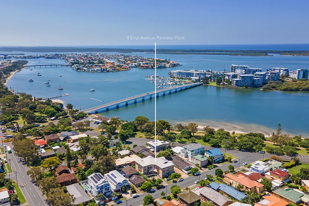 2/9 Errol Avenue, Paradise Point, QLD 4216