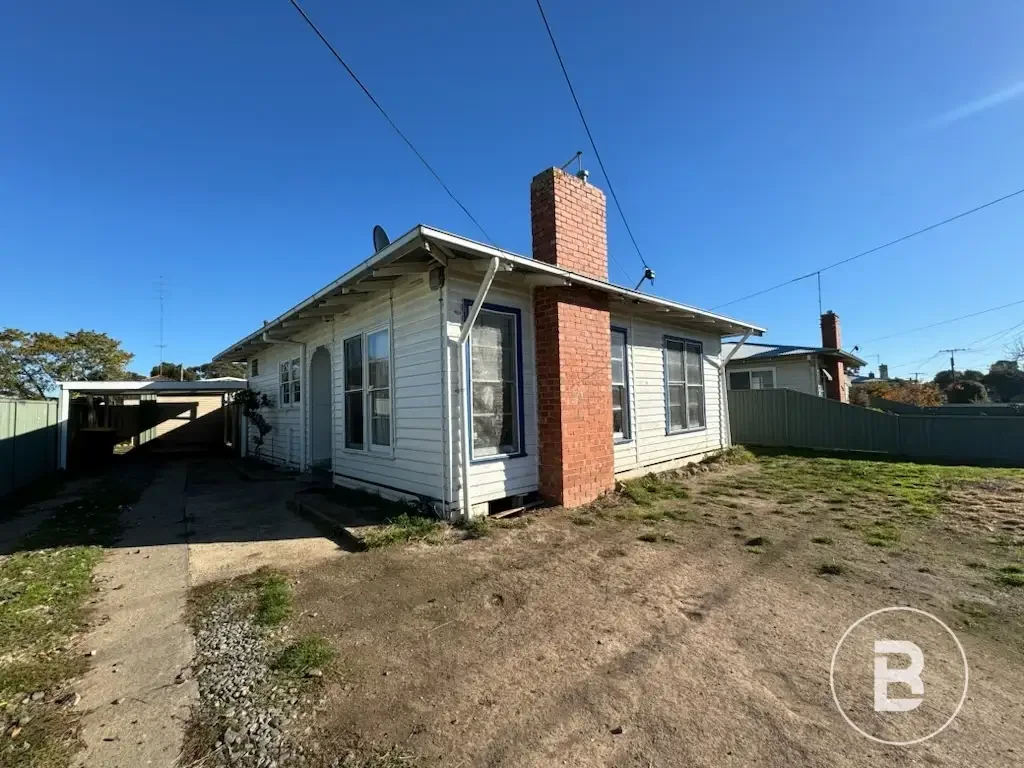 THREE BEDROOM HOME IN WENDOUREE