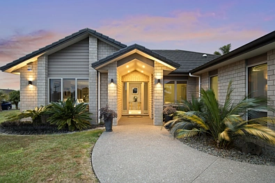 Pukekohe 4chambre Elevated family luxury