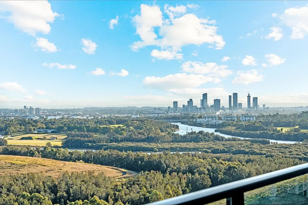 Wentworth Point 2Moenga Stunning High-Level Apartment with Sweeping Views