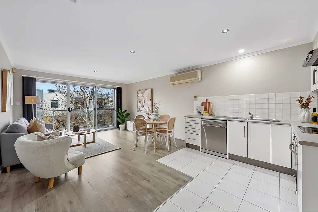 Mawson Lakes 2房  Top Floor Living In the Heart of Mawson Lakes