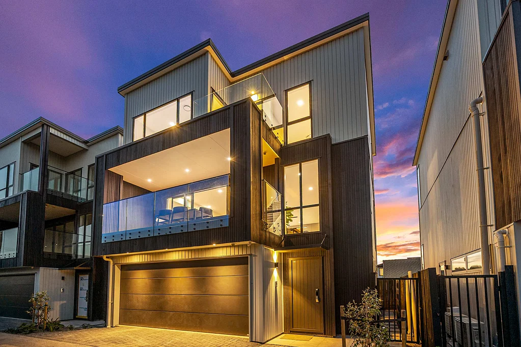 Takapuna 4Kwarto Luxury Lock'n'Leave Living | Must Be Sold!
