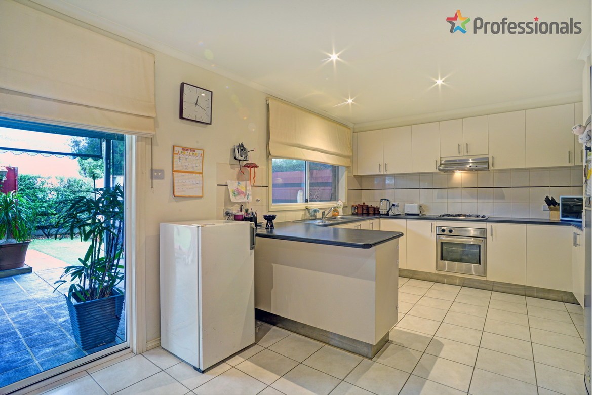 18 MEADOW GLEN DR, MELTON WEST VIC 3337, 0部屋, 0バスルーム, House