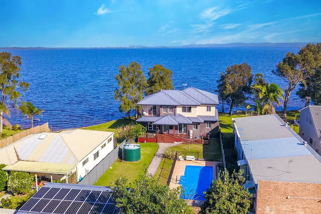 Gorokan 5 Bedroom ABSOLUTE WATERFRONT LUXURY