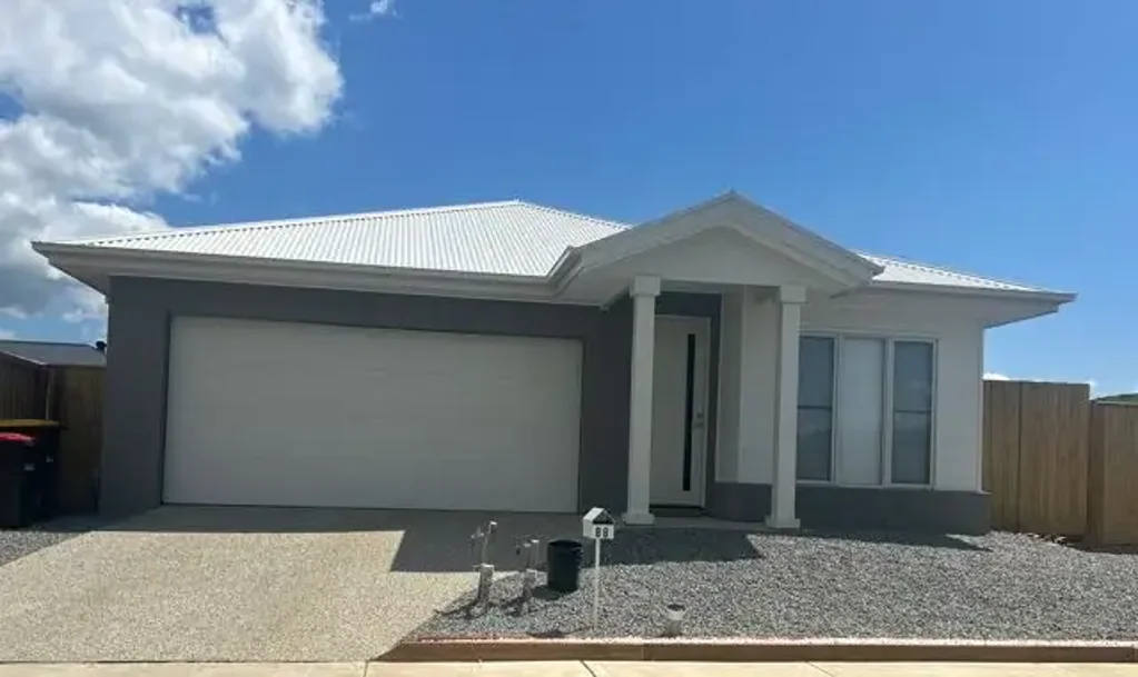 Beautifully presented 4 Bedroom Home Available For Rent !!