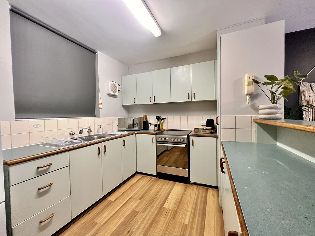 Fully Self-Contained Corporate Apartment !!!