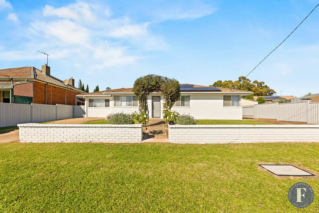 8 Spring Street, Young, NSW 2594