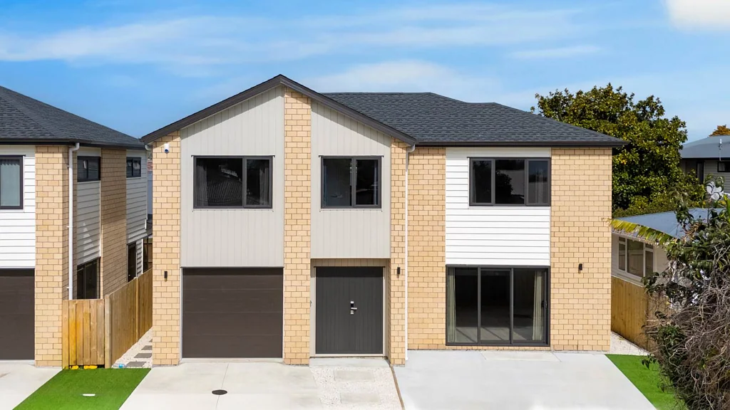 Manurewa 4Moenga Solid Brick, Weatherboard & Tile 4-Bedroom Home