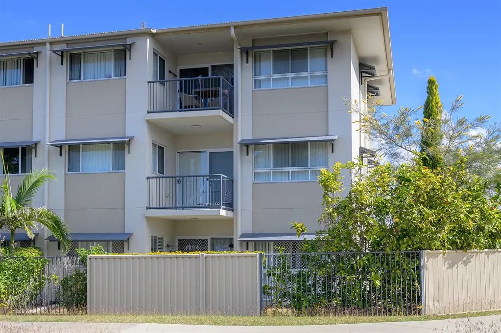 Barney Point 2 Bedroom Modern, Move-In Ready & Metres from the Beach – 2-Bed Coastal Gem