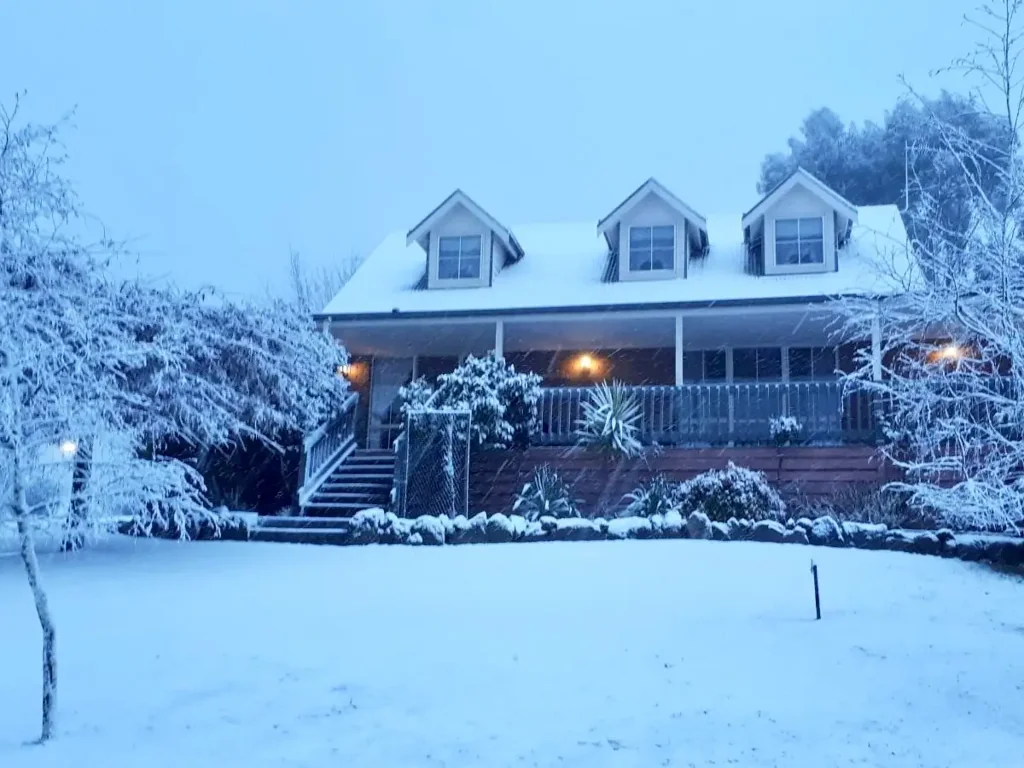 Merrijig 3 Bedroom Hilltop Chalet With Spa & Sauna!