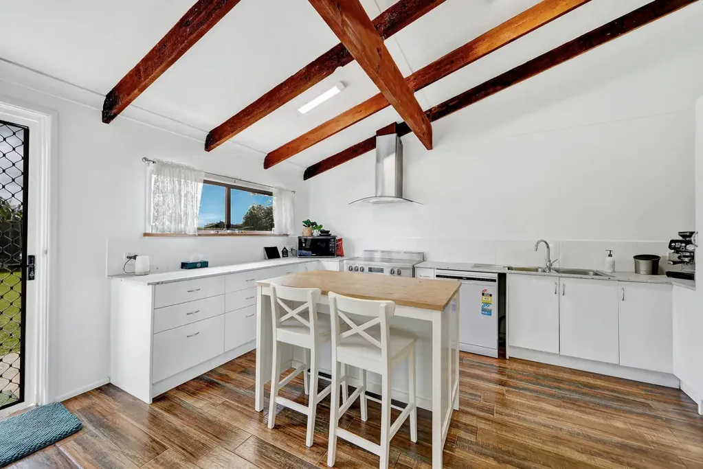 Goodwood 3બેડરૂમ A RARE 17 ACRE HOLDING NEAR WOODGATE BEACH