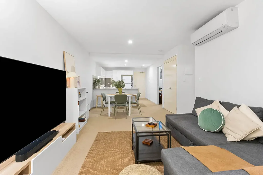 East Perth 2房  Stunning Living on Leafy Brown Street