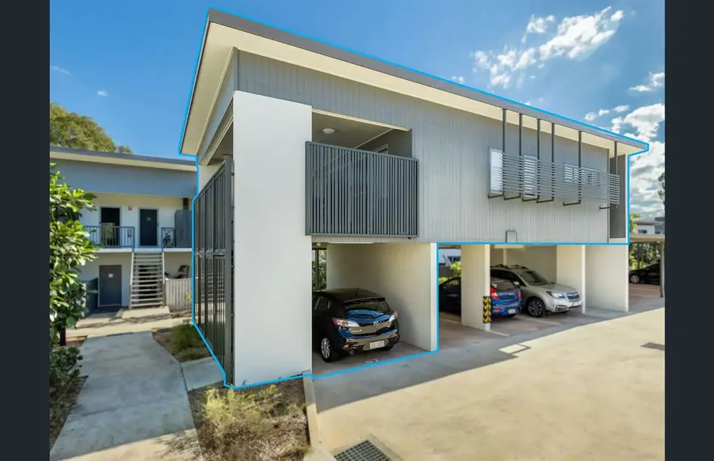 Petrie 1房 Petrie中心低维护住所 88m²地块 开放式采光生活区 功能厨房 私人户外空间 安全车库 便捷交通 Easy-Care Unit in Prime Petrie Location!