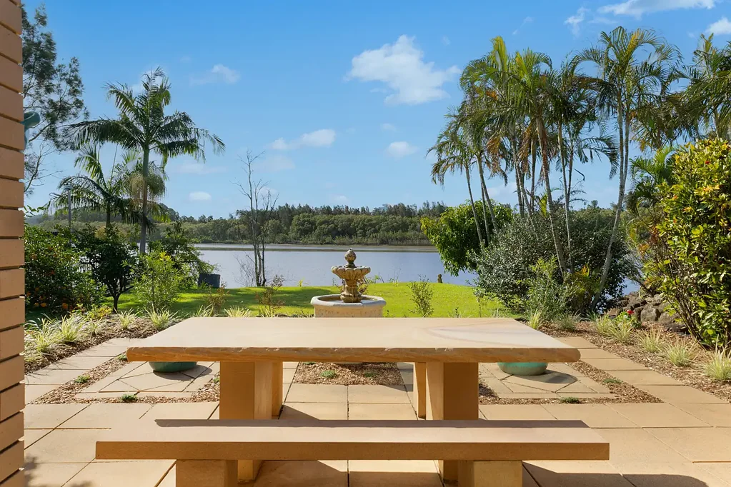Broadwater 4房  Discover the ultimate waterfront entertainer