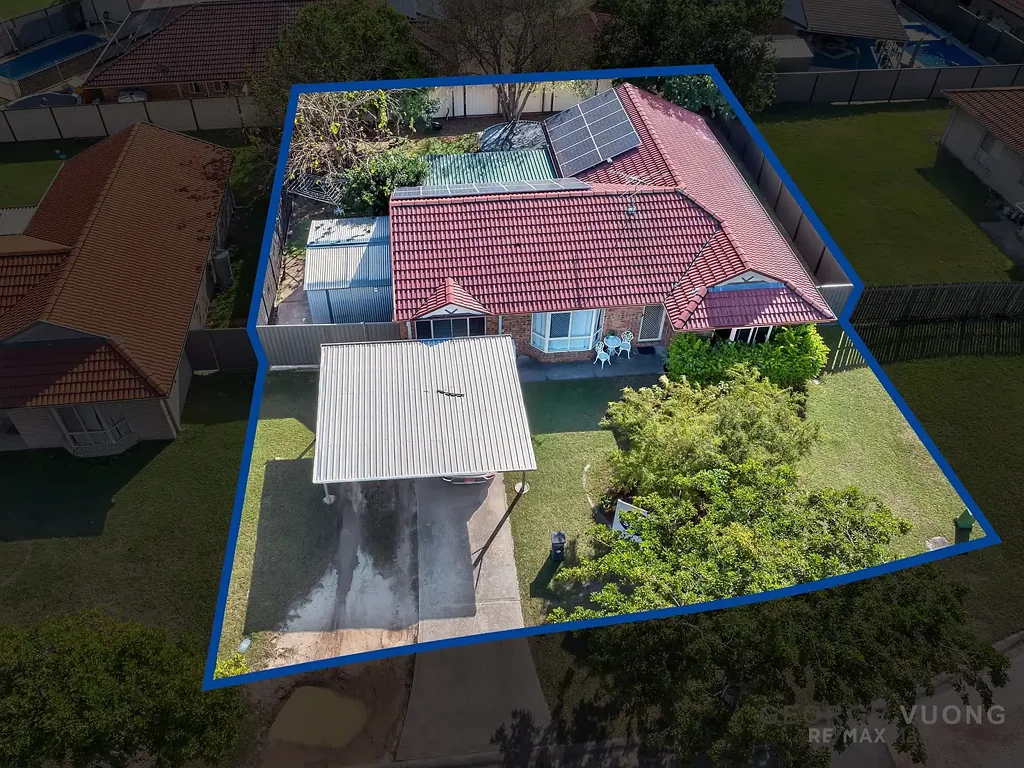Crestmead 4房 步行即达商店公园 6.5KW太阳能系统 双车位车库 宽敞四卧庭院空间充足 Walking distance to everything!