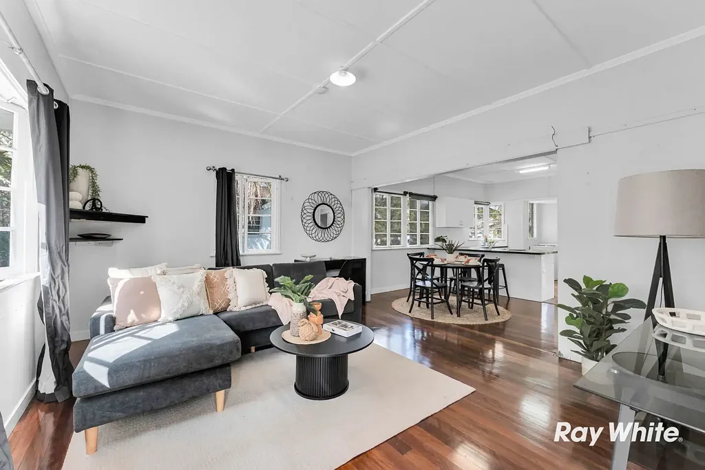Coopers Plains 2 Bedroom Auction Saturday - Make it yours!!