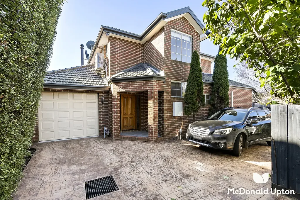 Strathmore 3 Bedroom Oversized Entertainer in a Beloved Family Enclave