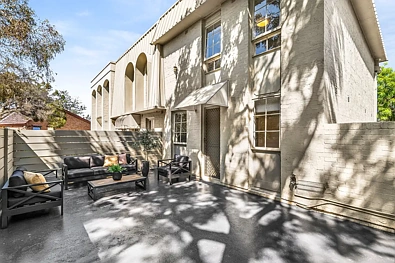 Kew 3ਬੈੱਡਰੂਮ Two Courtyards. One Exceptional Kew Address