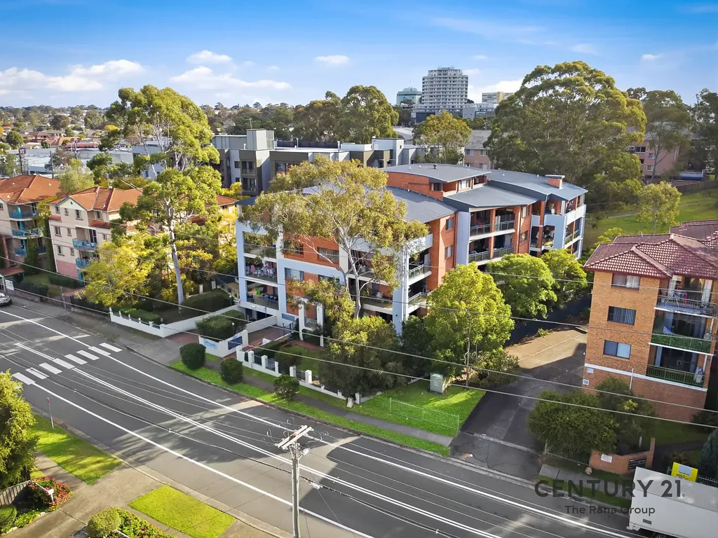 Blacktown 2બેડરૂમ 172 sqm of Spacious Split-Level Secure Apartment Living