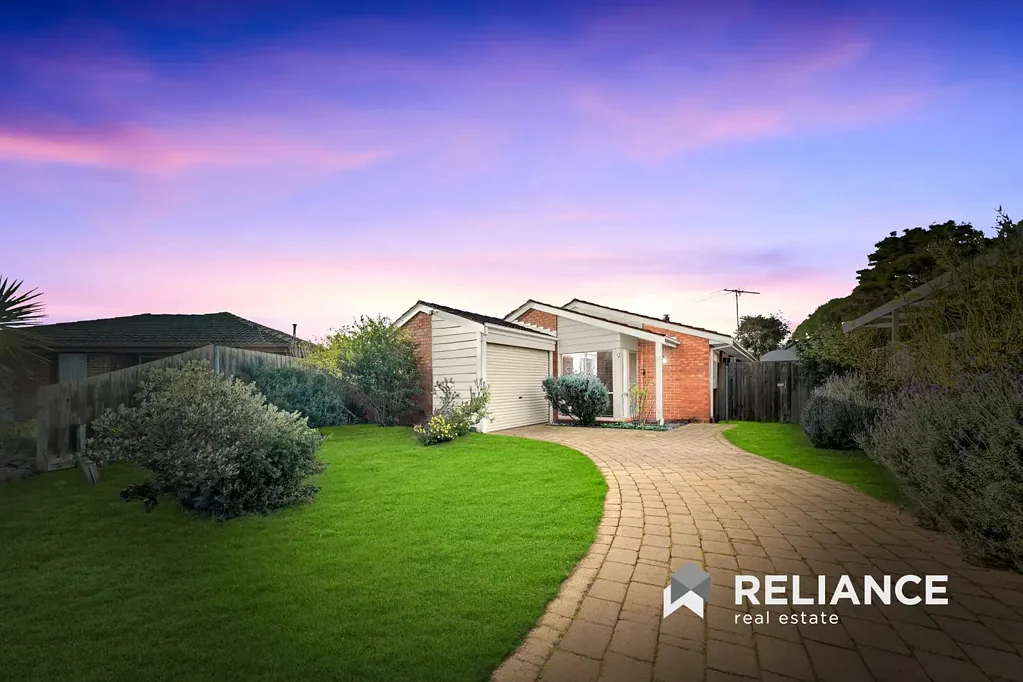 Hoppers Crossing 3બેડરૂમ Court Location, Cathedral Ceilings & a Backyard You'll Love