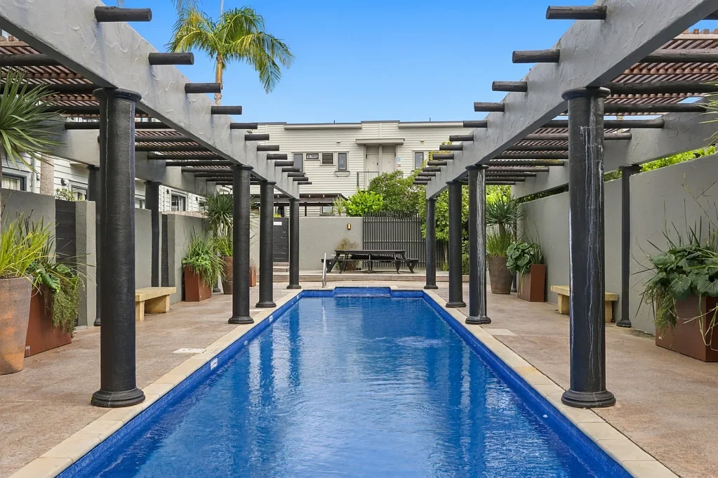 Mount Albert 2 Bedroom POOL, GYM & EASY LIVING