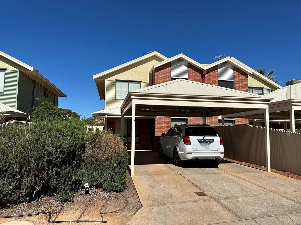 Hannans 3 Bedroom MOVE IN OR LEASE OUT
