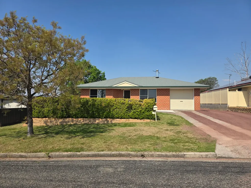 Stanthorpe 4ਬੈੱਡਰੂਮ 4 BEDROOM FAMILY BRICK HOME