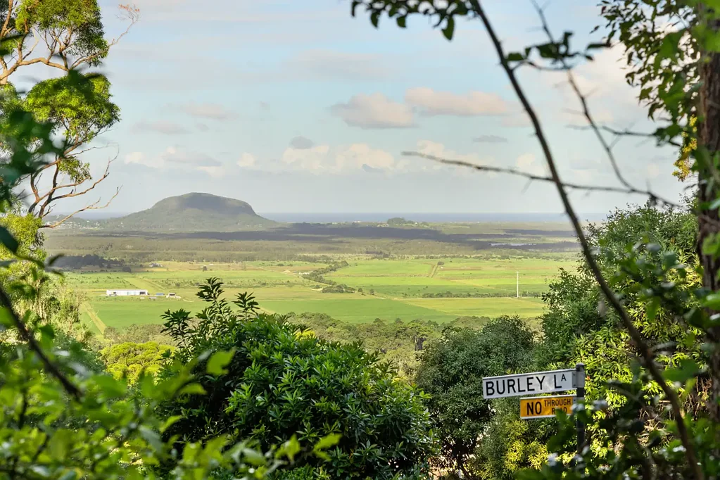 Valdora 4chambre Triple or dual living options, private acres with views and storage galore.