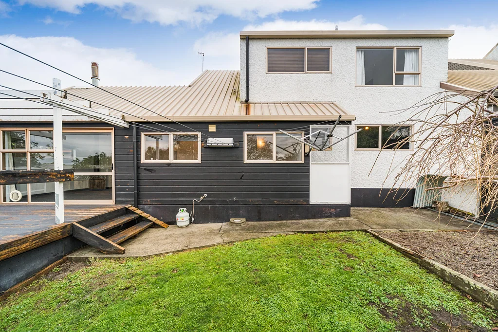 Feilding 3房  Stylish town house with views
