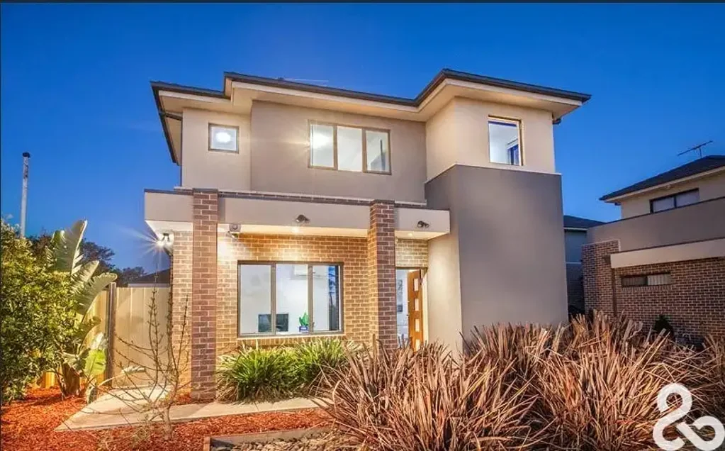 Contemporary Living At It's Finest!