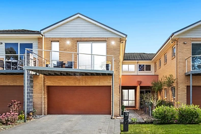 Bonbeach 4 Slaapkamer Waterway Views and Versatile Two-Level Living