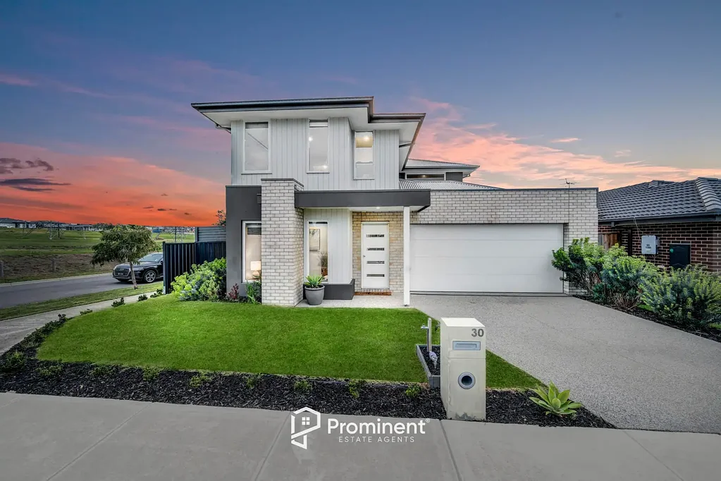 Clyde North 4房  Immaculate Family Home in Prime Clyde North Location