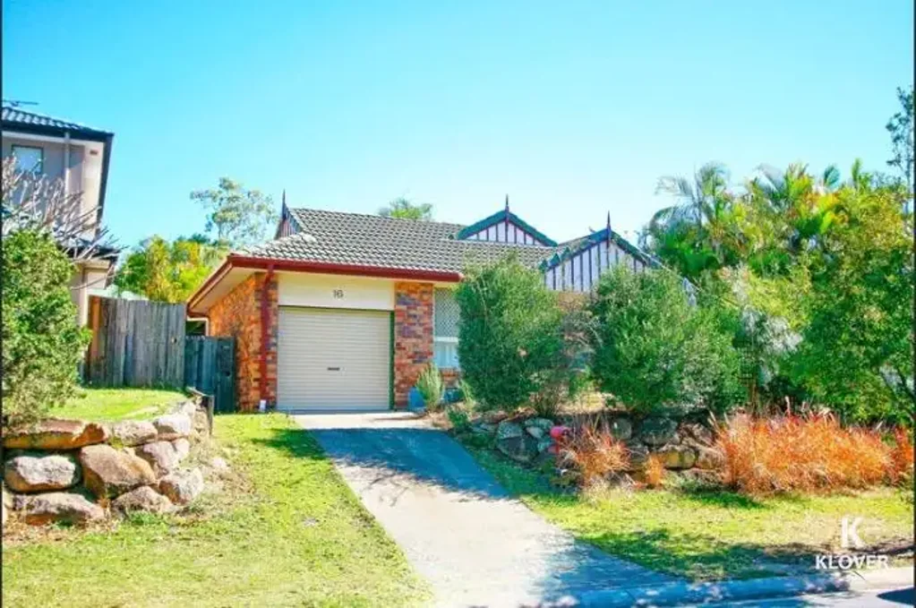 Comfortable Family Home Opposite Parkland – $660 per Week