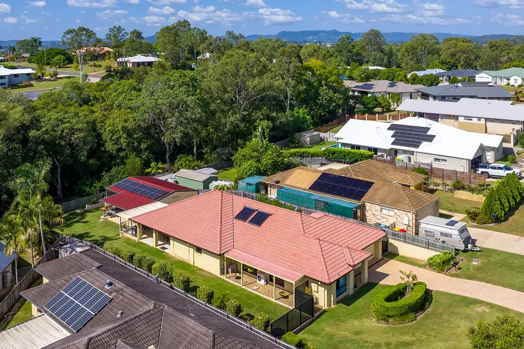 Southside 5房  Large Family Home + Shed + Caravan Bay!