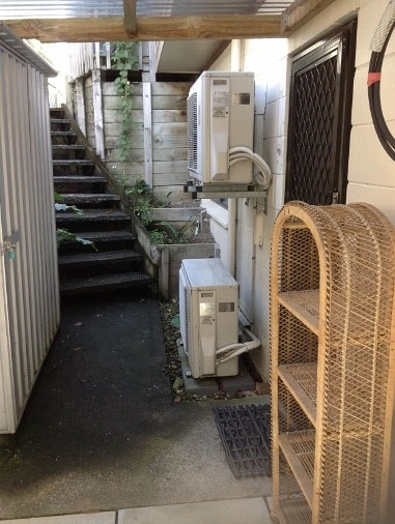 This is a well presented lovely and sunny downstairs flat,