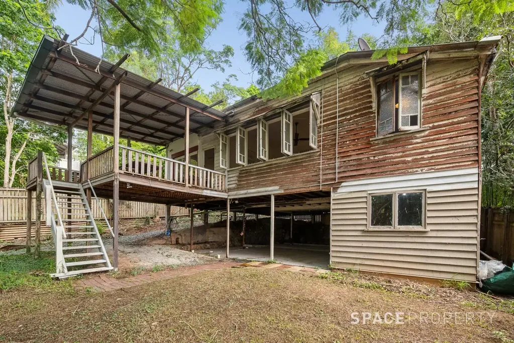 30 Ennever Street, Bardon, QLD 4065