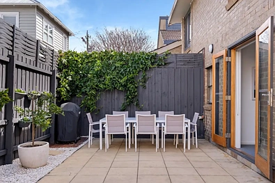Malvern East 2 Bedroom Courtyard Living And Chanak Street Frontage