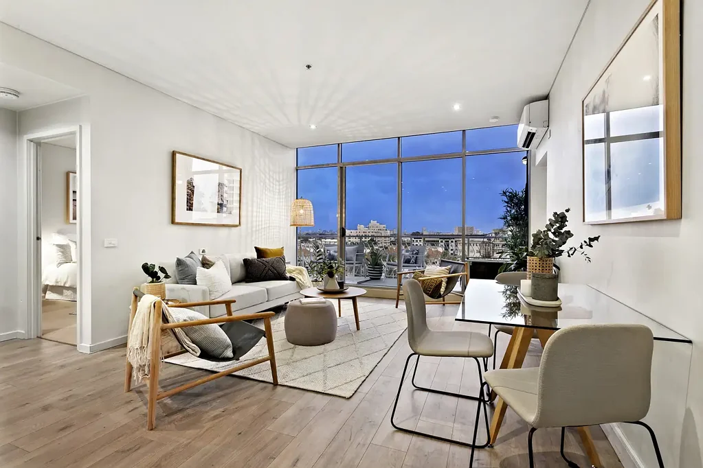Port Melbourne 1房 海湾顶级地段，坐拥壮丽城市与海湾景观 Spectacular City & Bay Views in a Premier Bayside Setting