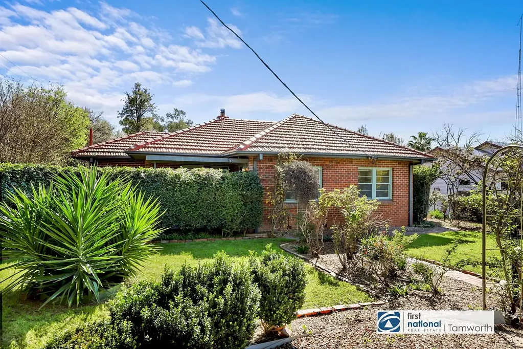 SOUTH TAMWORTH – Simply Delightful Double Brick Family Resid
