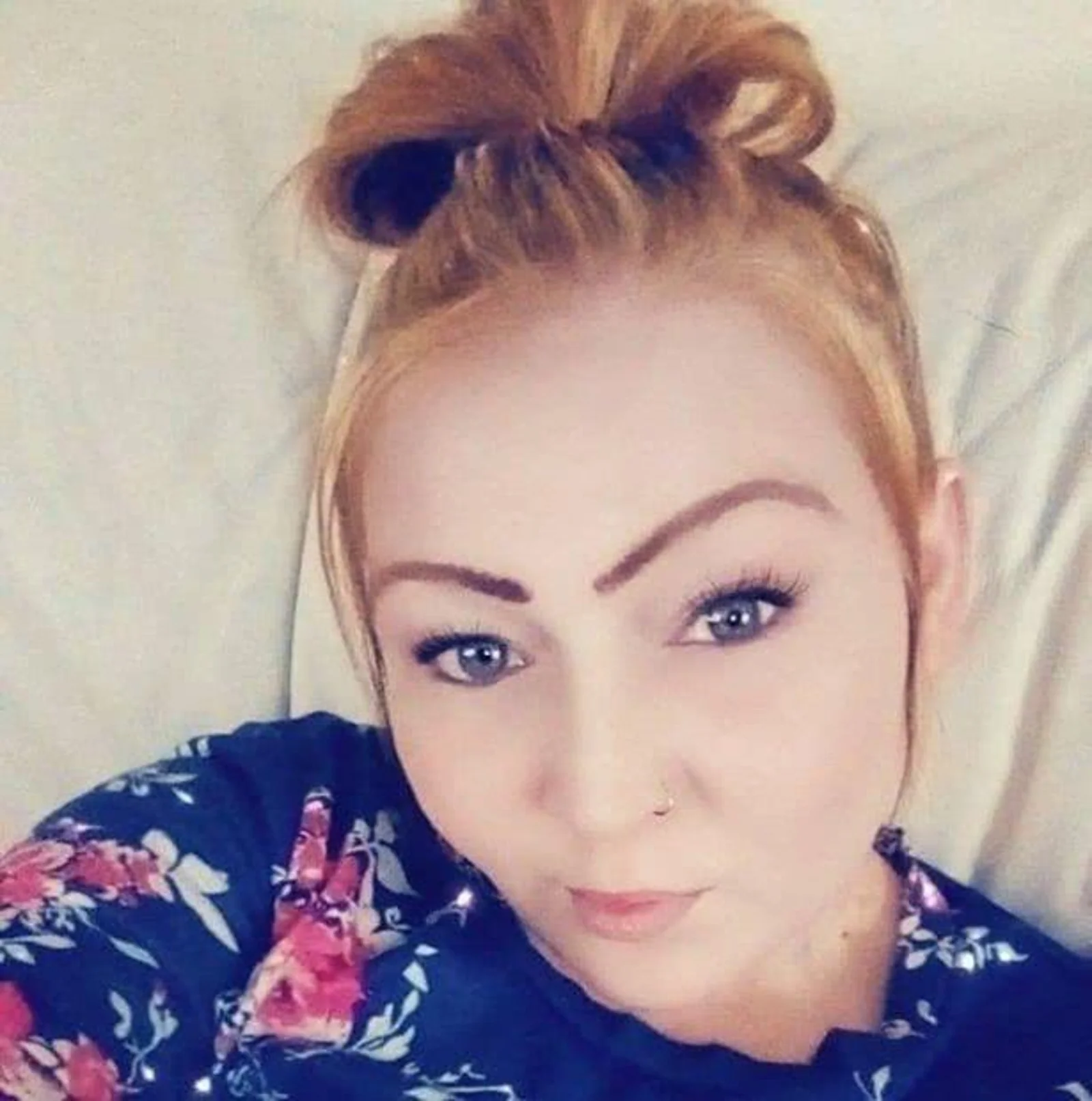 连续悲剧：英国母亲染疫去世，32岁女儿在她葬礼上死亡