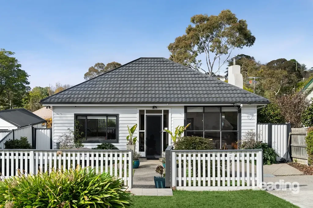 Sunbury 3Phòng ngủ Timeless Charm Meets Modern Living in the Heart of Sunbury