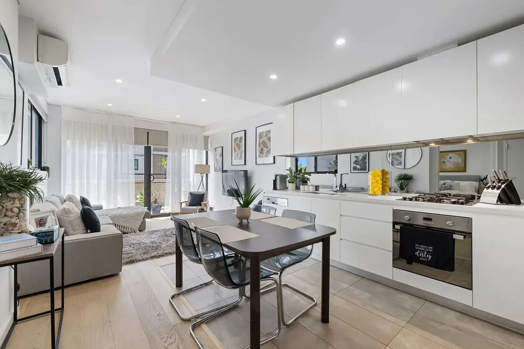 Caringbah 1 Bedroom Convenient with Lifestyle Appeal!