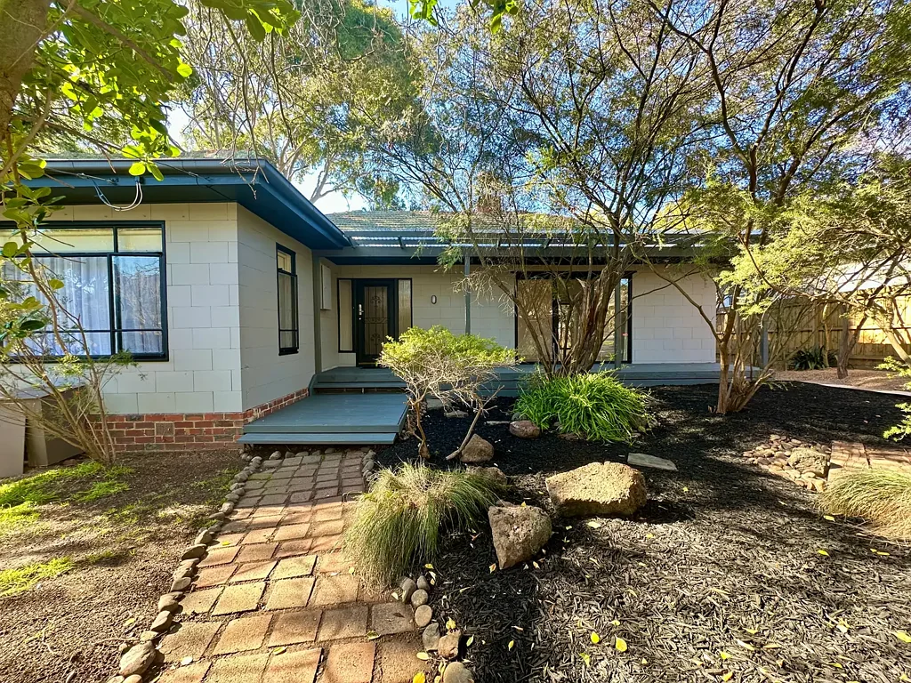A Private Botanic Retreat - Fully Renovated Family Oasis