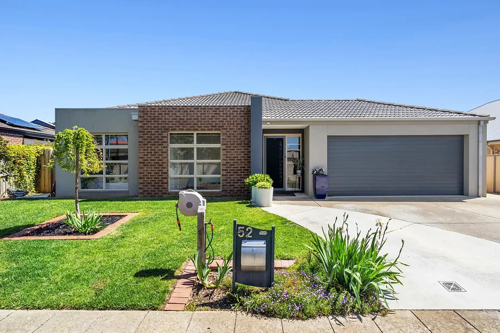 St Leonards 4غرفة نوم Elegant Family Home – Side Access – Walk to the Beach