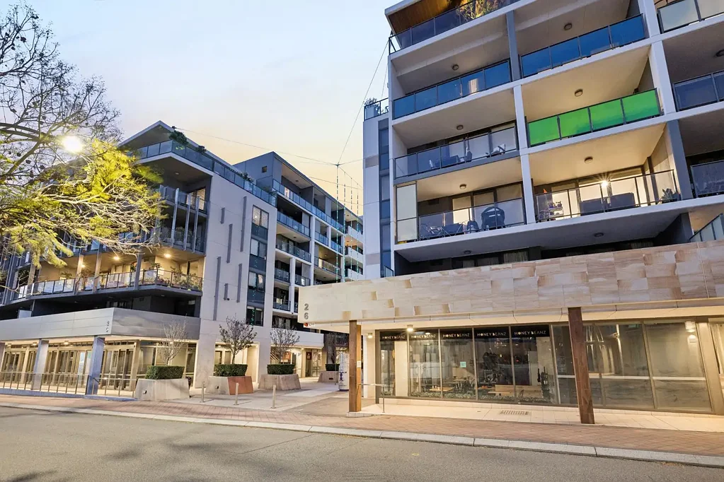 Subiaco 2房  Chris Tonich presents.