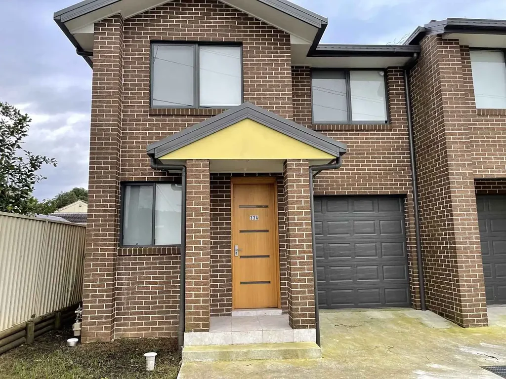 Modern Duplex with Gas Cooking!