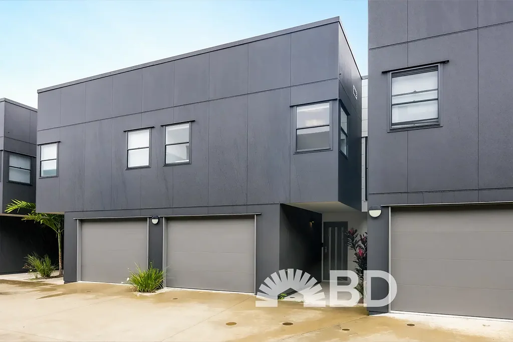 Morayfield 3 Slaapkamer Near-New Townhouse Offering Style, Space & Convenience
