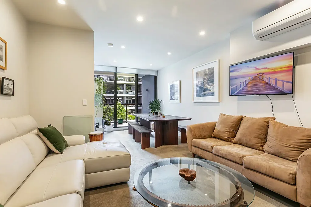 Stunning unfurnished one bedroom apartment in the heart of Zetland